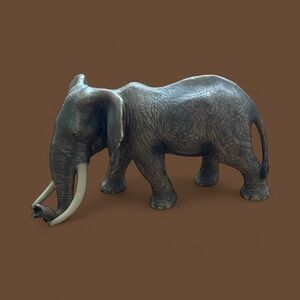 Schleich 2011 African Male Elephant D-73527 w Tusks Trunk Down Gray 7.5" x 4".